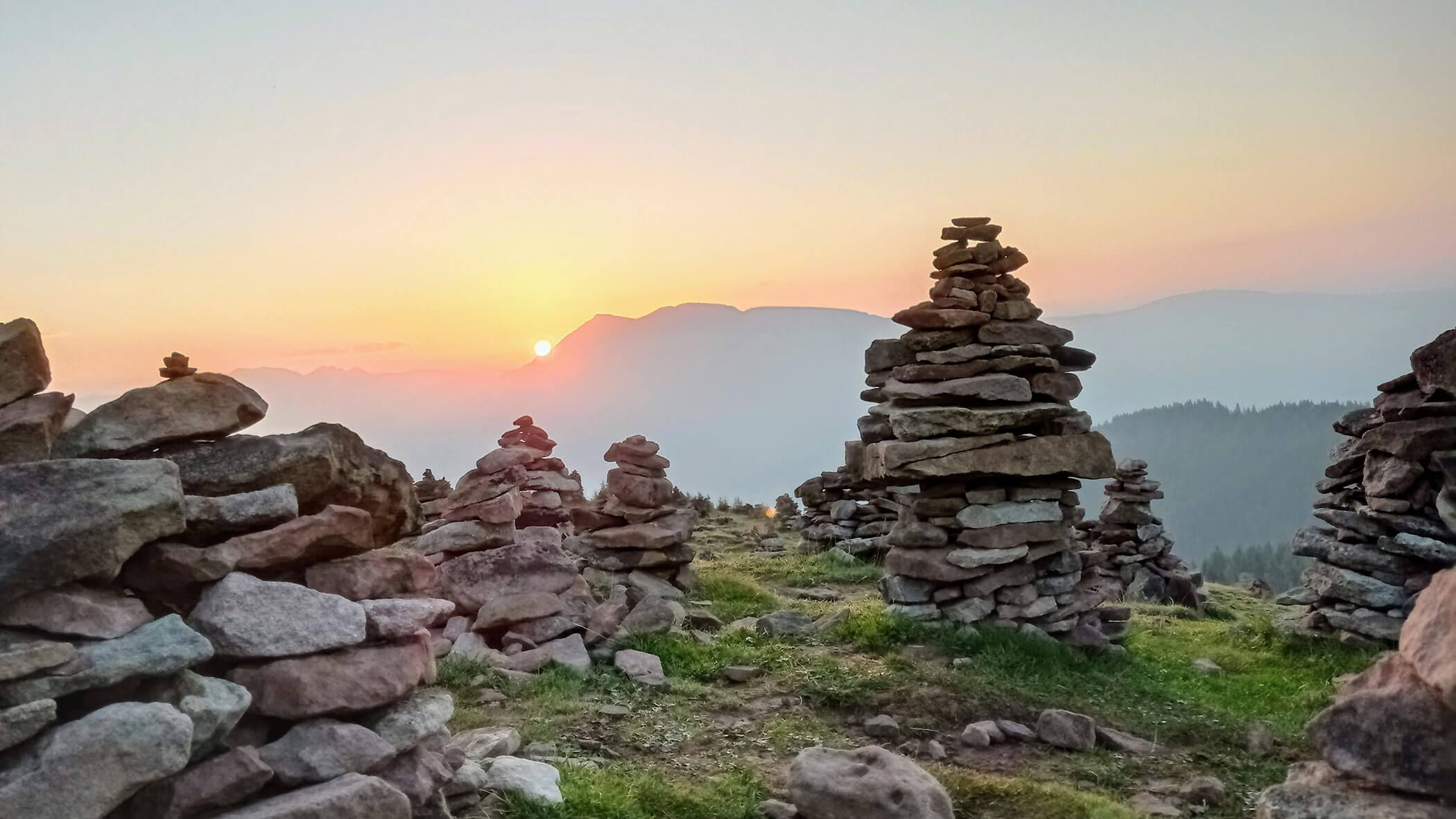 Berglandschaft mit Sonnenuntergang